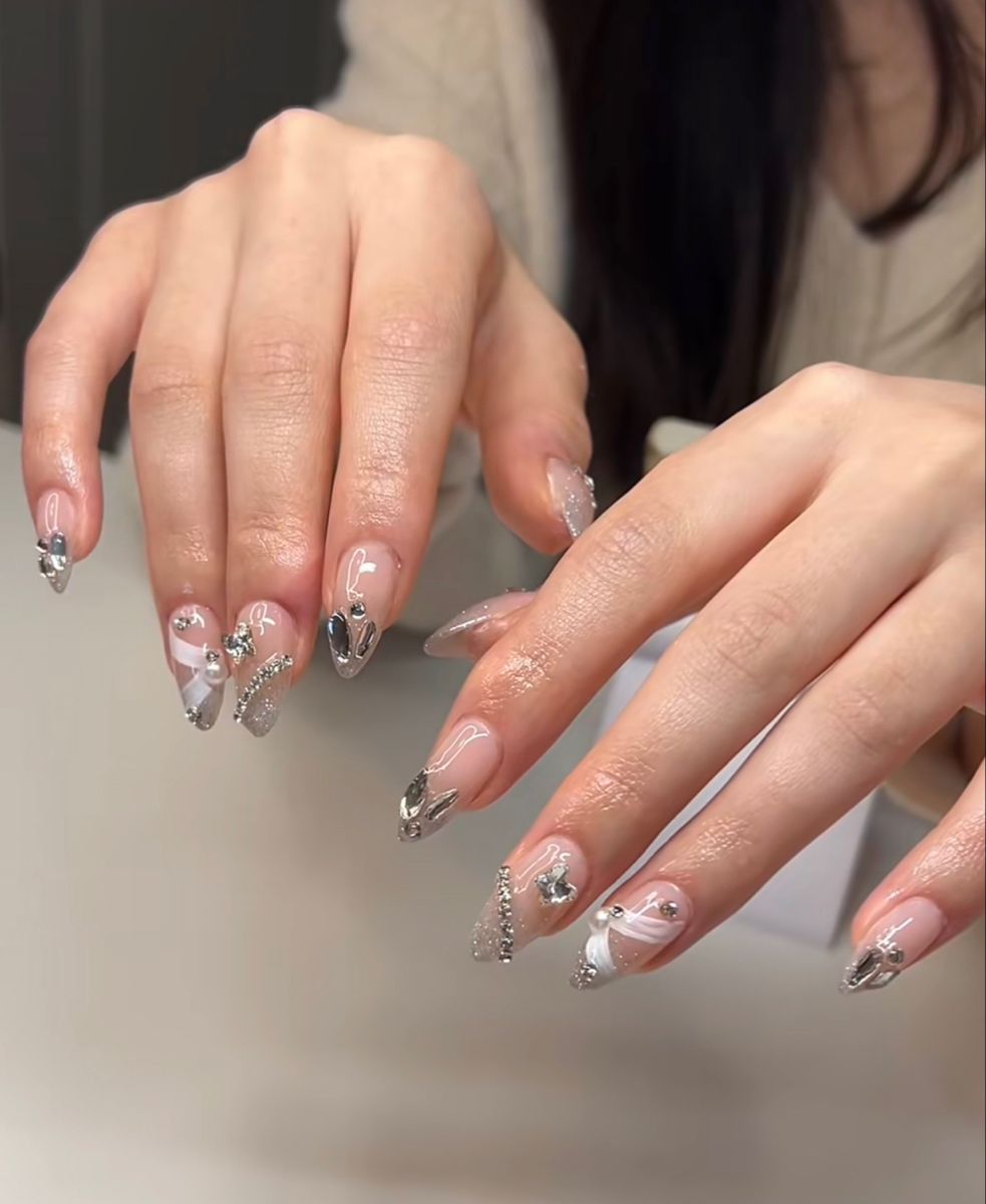Mẫu nail đính đá