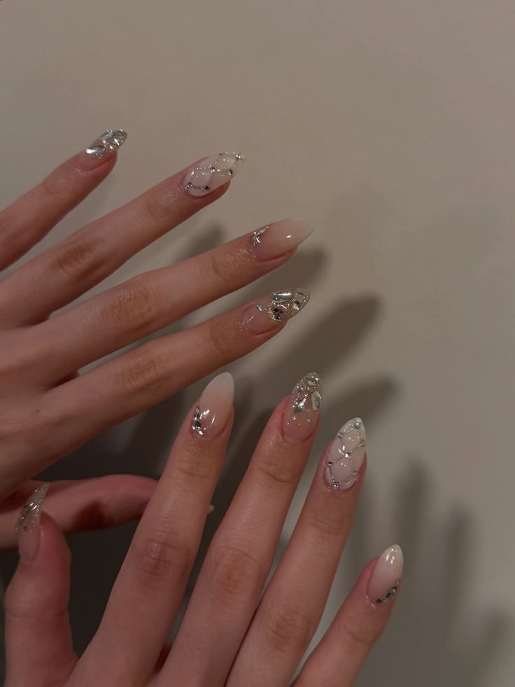 Mẫu nail đính đá