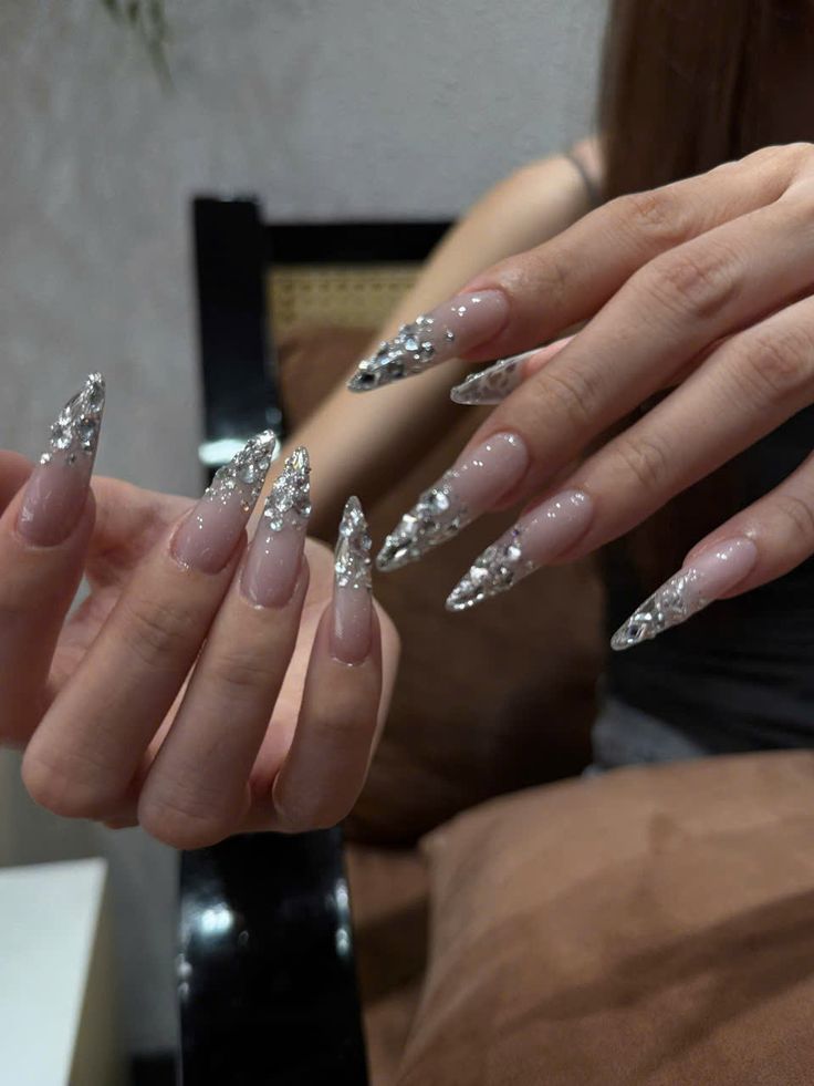 Mẫu nail đính đá