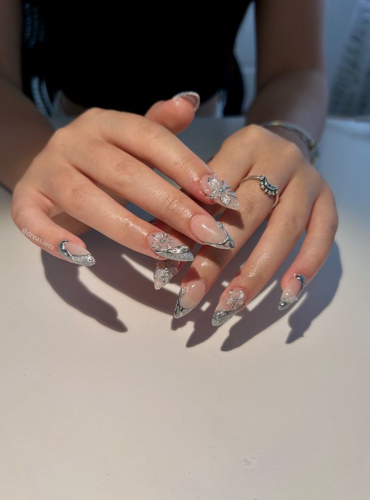 Mẫu nail đính đá