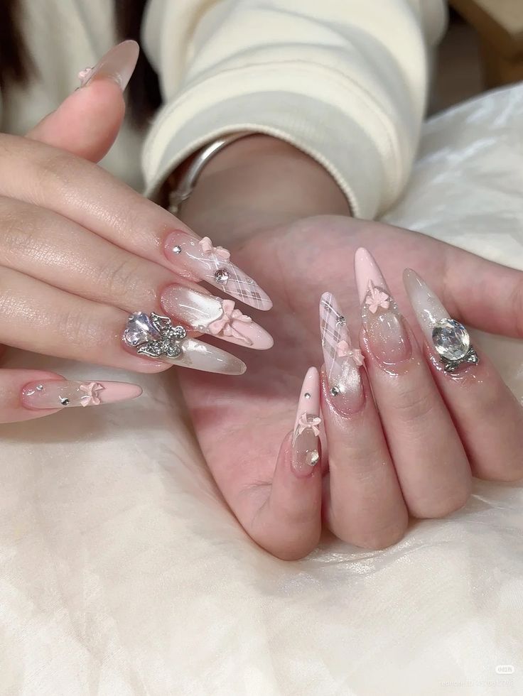 Mẫu nail đính đá