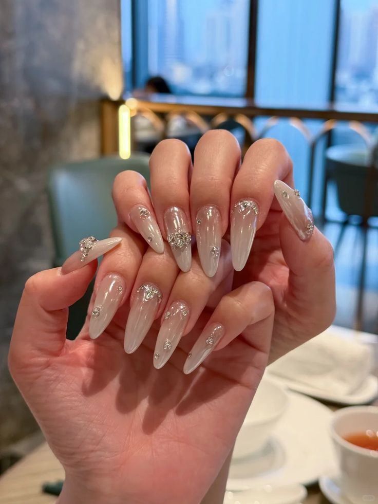 Mẫu nail đính đá