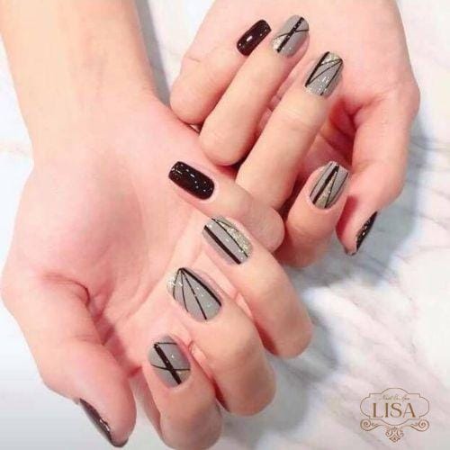 mẫu nail kẻ sọc hottrend 2023