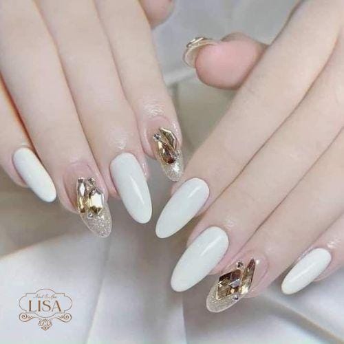 Mẫu nail đính đá đơn giản 