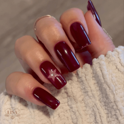 Mẫu nail màu đỏ rượu