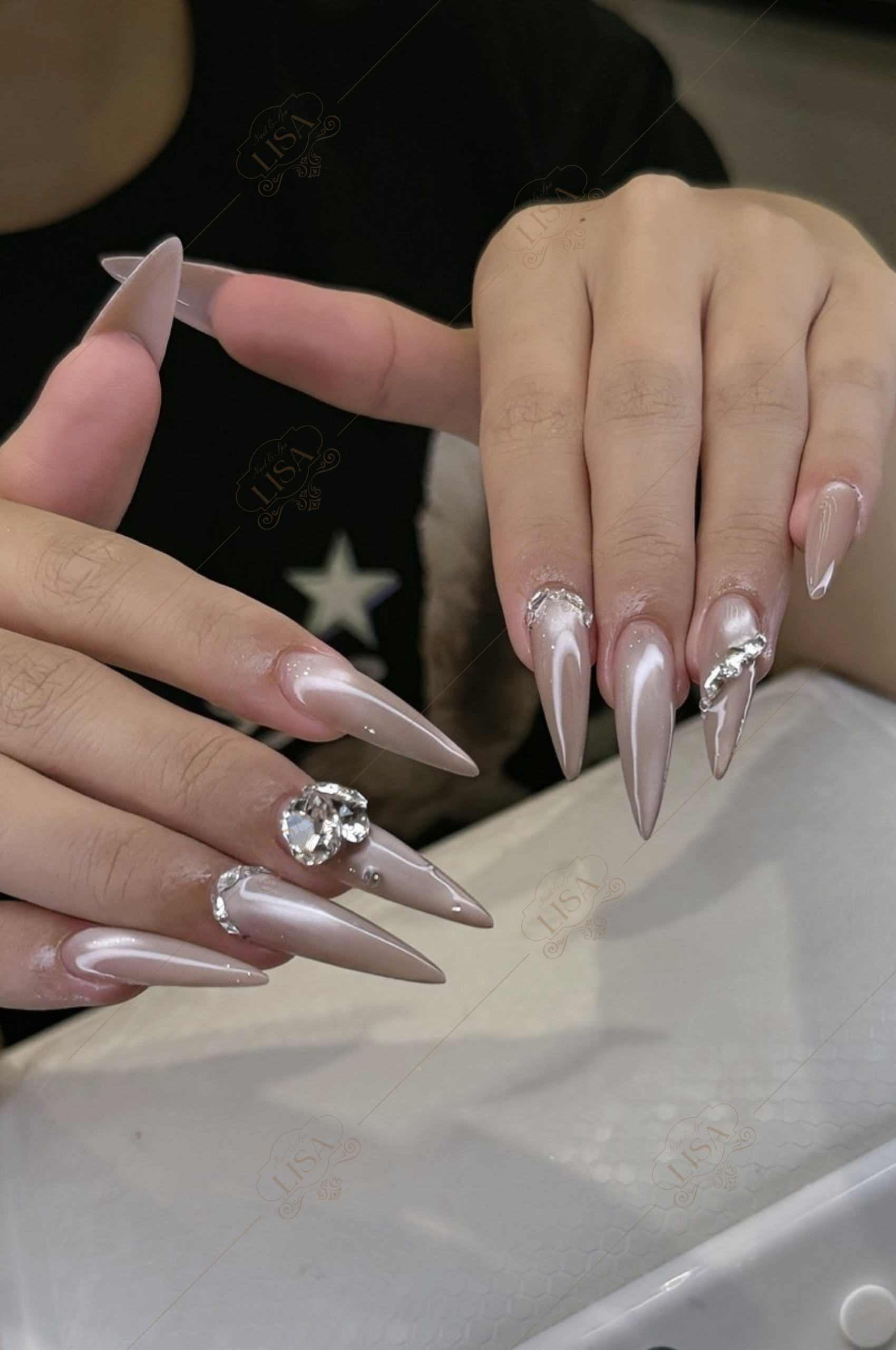 Mẫu nail đính đá
