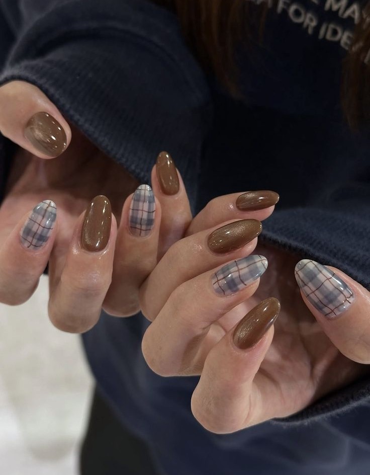 nail caro