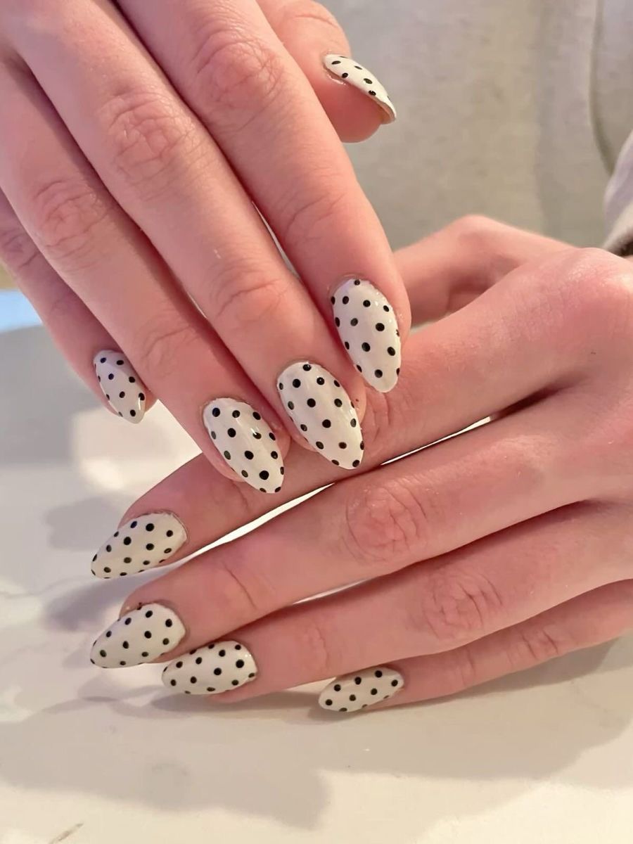 Mẫu nail chấm bi