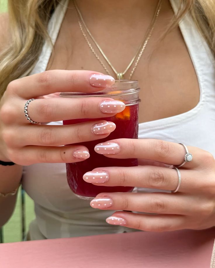 Mẫu nail chấm bi