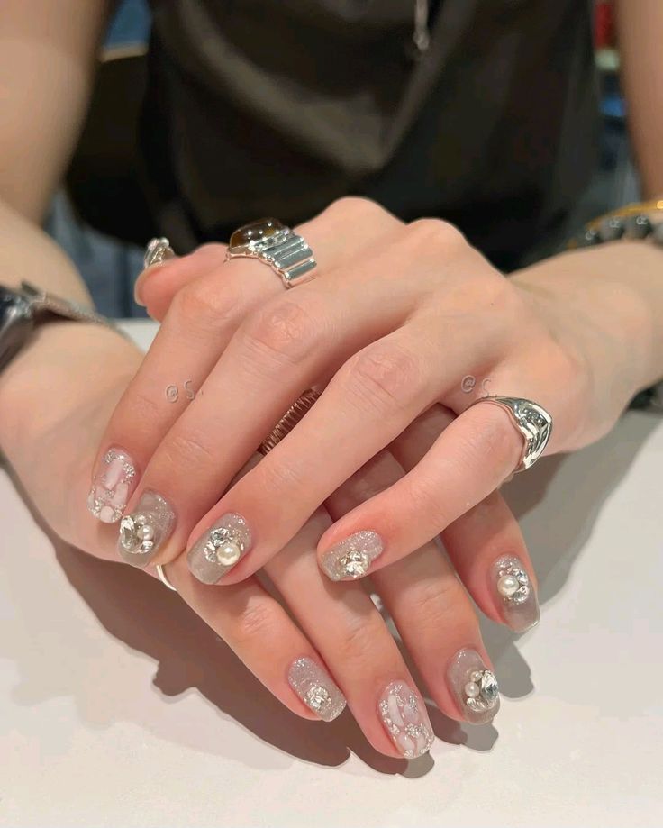 Mẫu nail đính đá