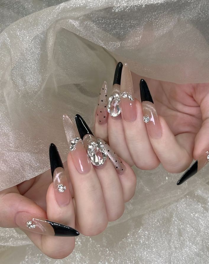 Mẫu nail đính đá