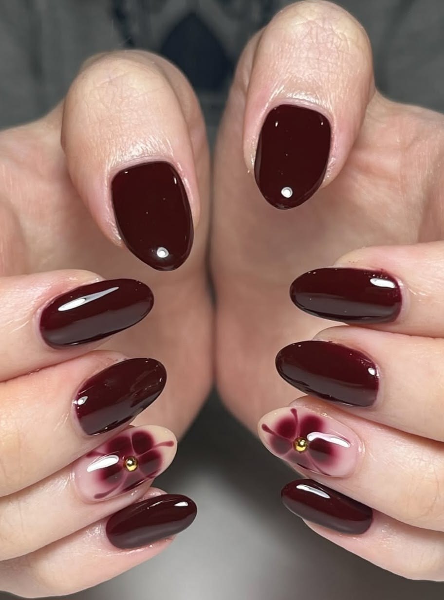 Mẫu nail màu đỏ rượu