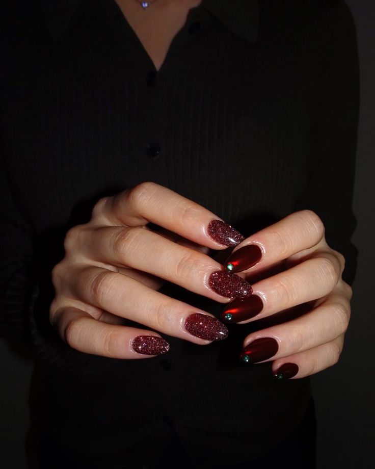 Mẫu nail màu đỏ rượu