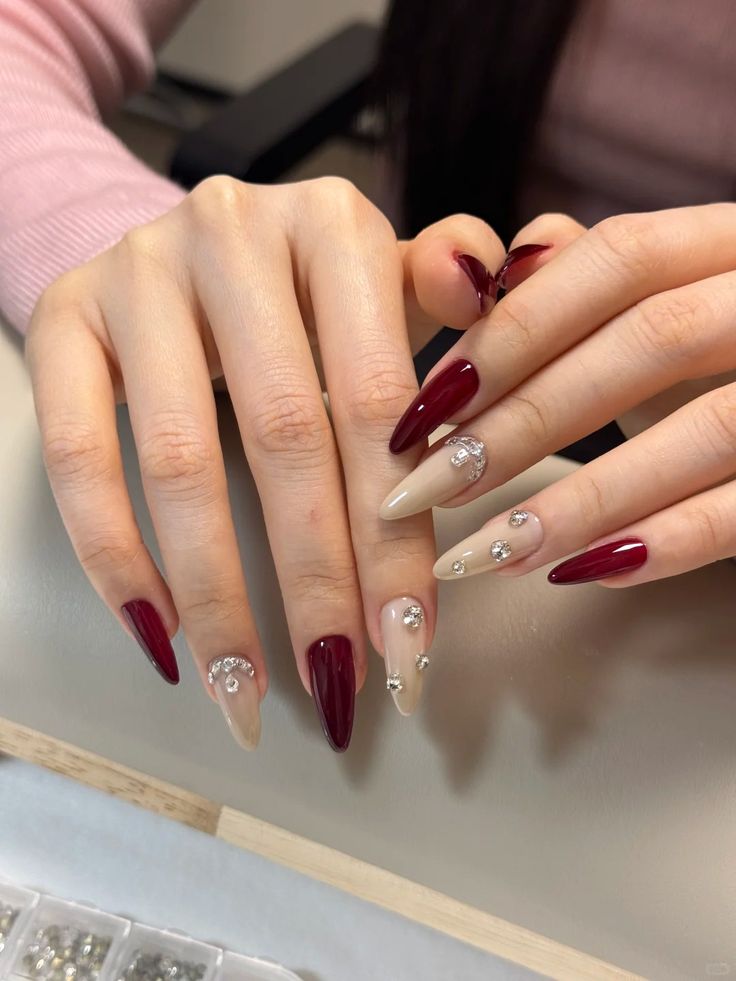 Mẫu nail màu đỏ rượu