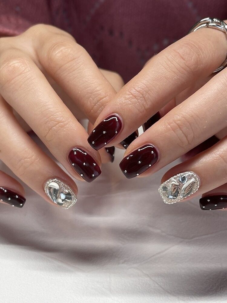 Mẫu nail màu đỏ rượu