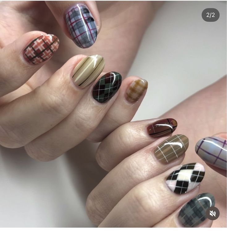 mẫu nail kẻ sọc