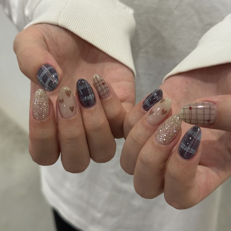 mẫu nail kẻ sọc