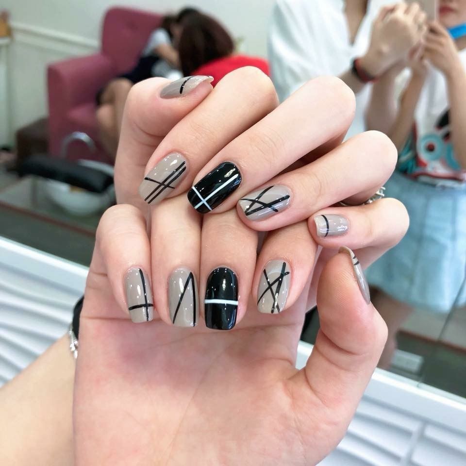 mẫu nail kẻ sọc