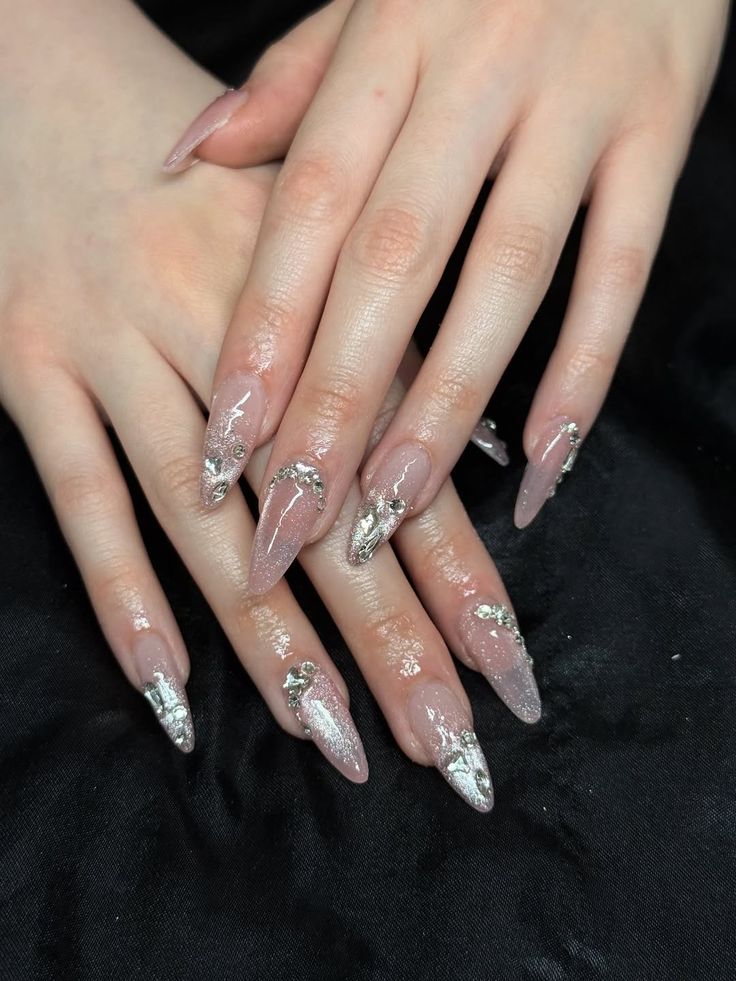 Mẫu nail đính đá