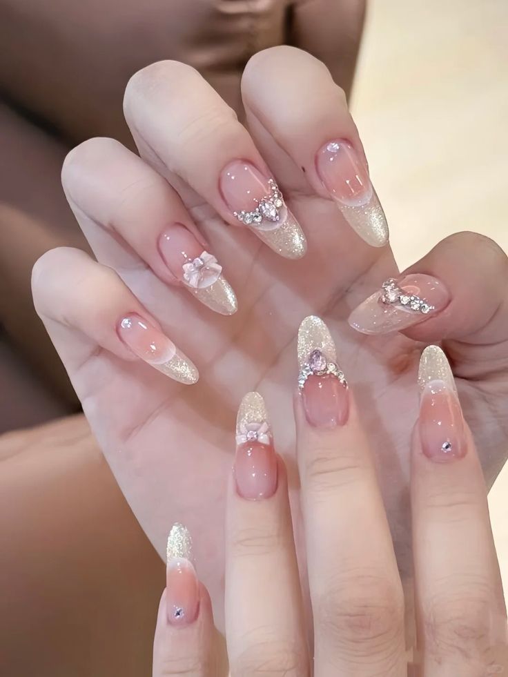 Mẫu nail đính đá