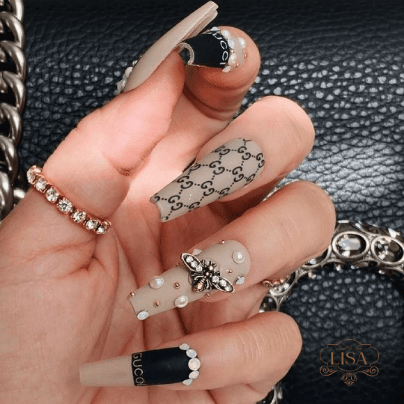 Mẫu nail Gucci đẹp độc lạ