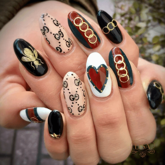 Mẫu nail Gucci đẹp độc lạ