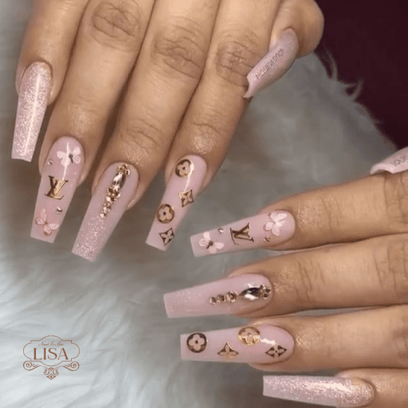 Mẫu nail Gucci đẹp độc lạ