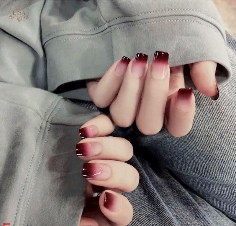 Mẫu nail Ombre màu đỏ phối đen