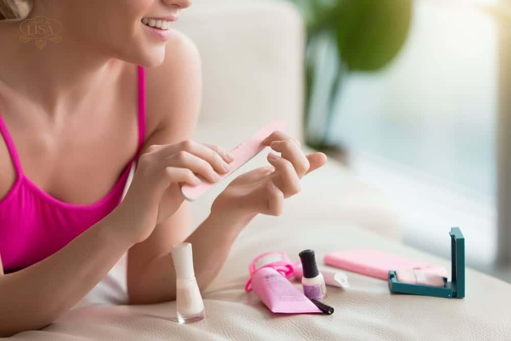 Cách gỡ sơn gel tại nhà bằng dũa móng