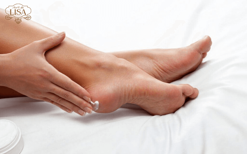 Cách chà gót chân tại nhà đơn giản dễ dàng