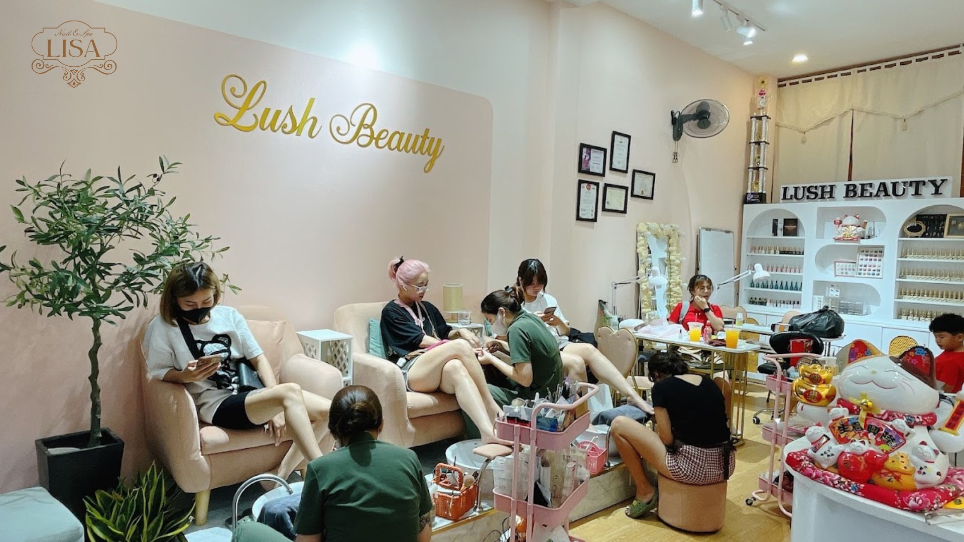 Dịch vụ chà gót chân tại Lush Beauty Spa