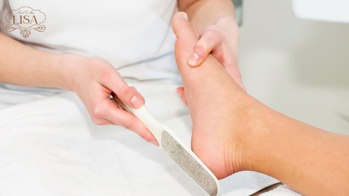 Cách chà gót chân tại nhà đơn giản dễ dàng