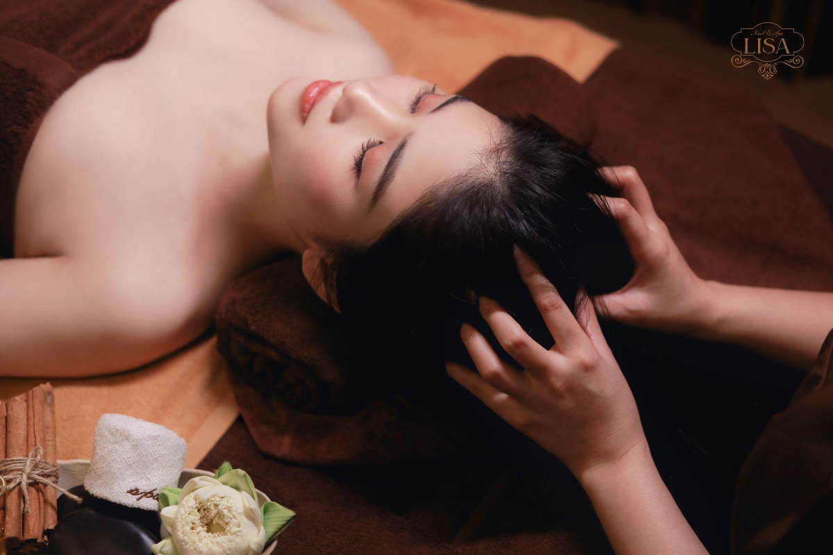 Gội đầu massage bấm huyệt