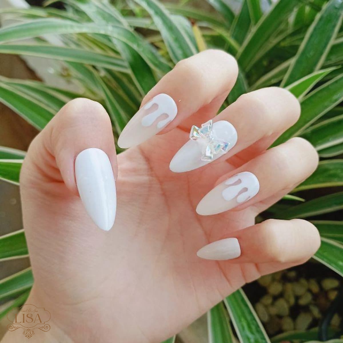 Mẫu móng tay trắng đẹp