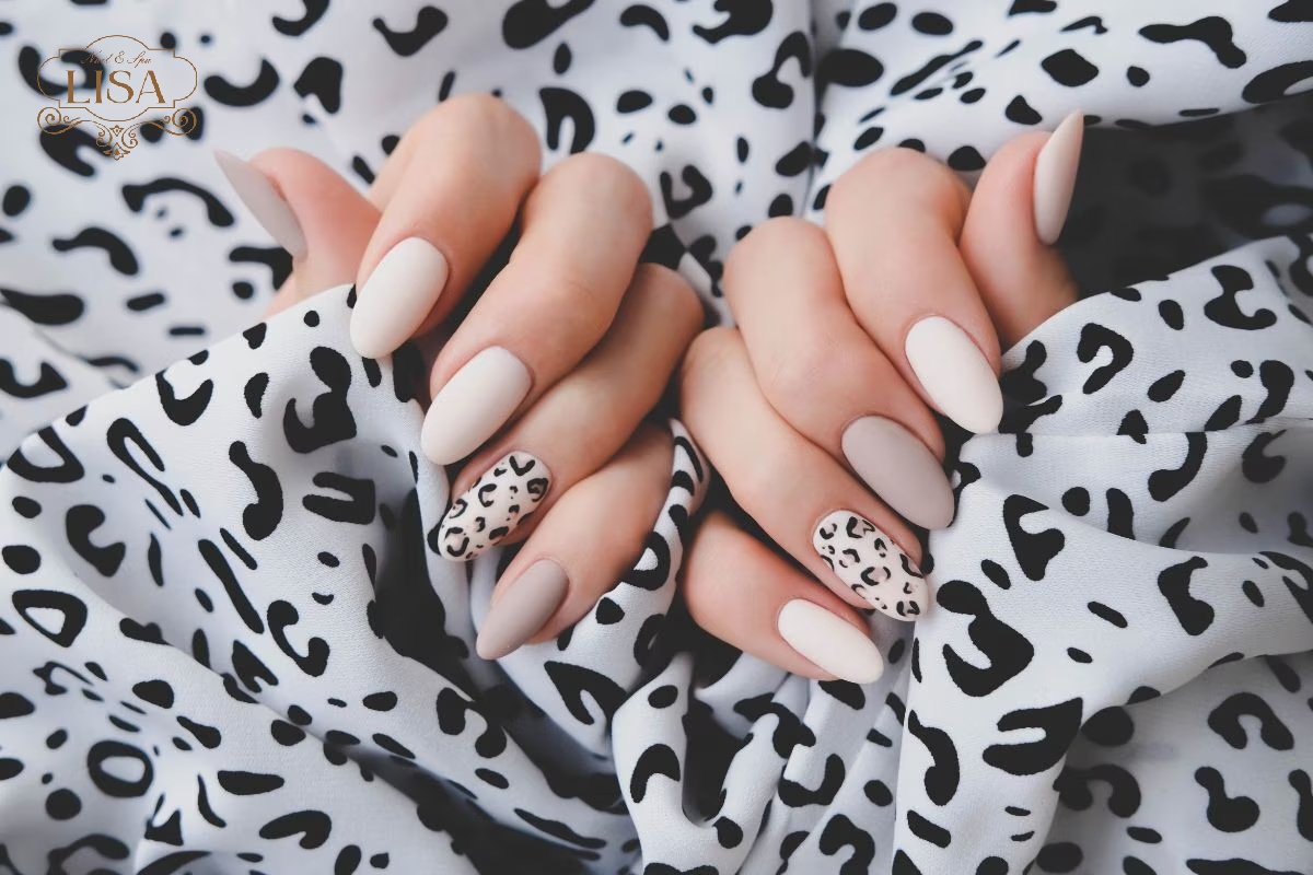 Mẫu nail da beo đen trắng