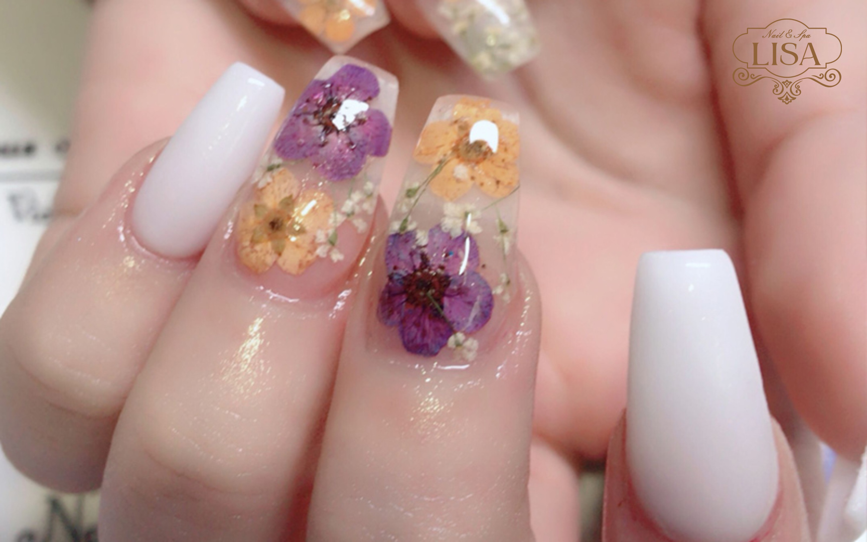 Top 5 mẫu nail ẩn hoa khô cực xinh khiến phái đẹp xiêu lòng