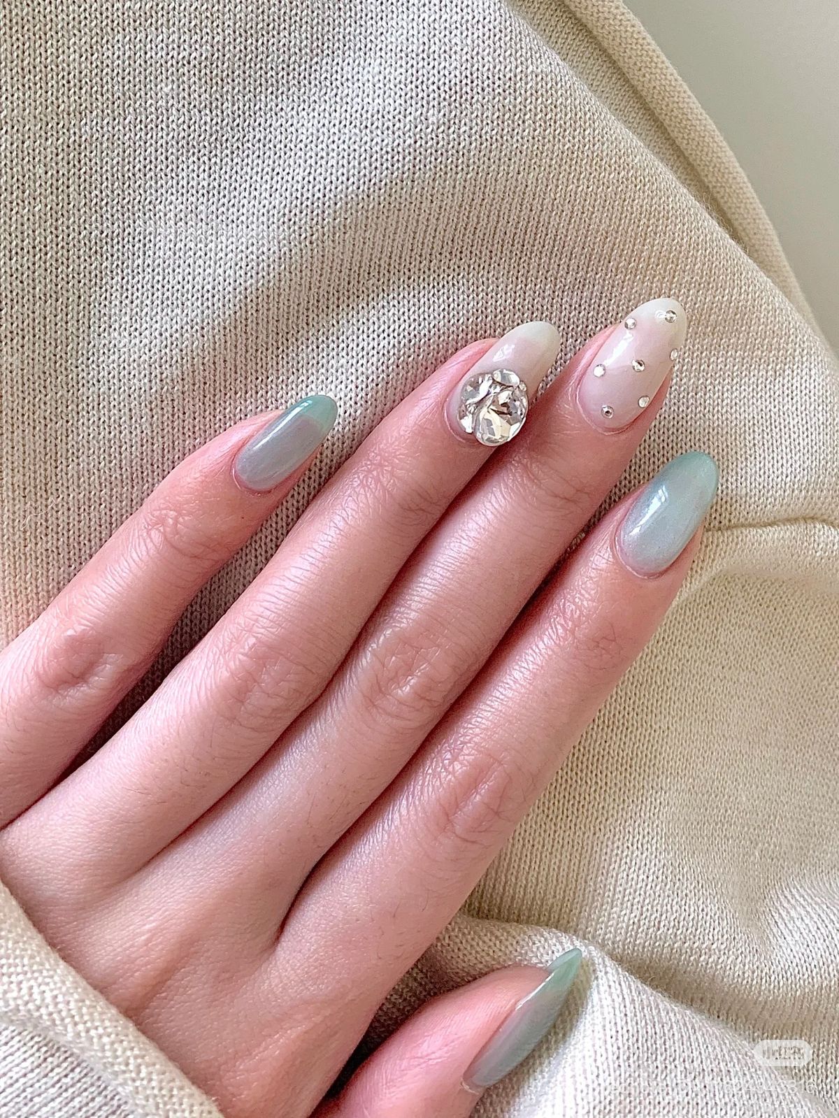 mẫu móng tay đẹp nhẹ nhàng