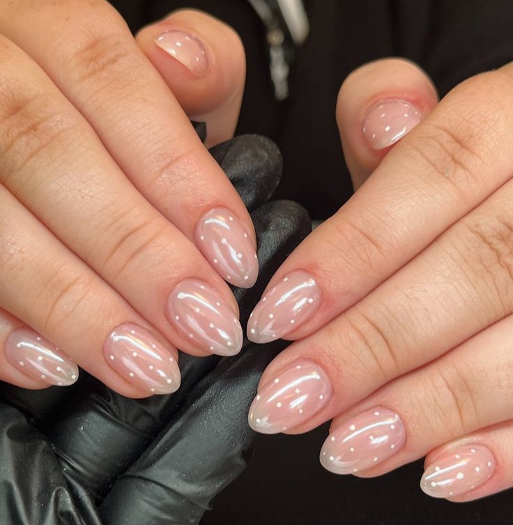 mẫu nail tối giản màu nude