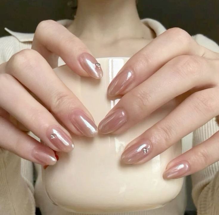 mẫu nail tối giản màu nude