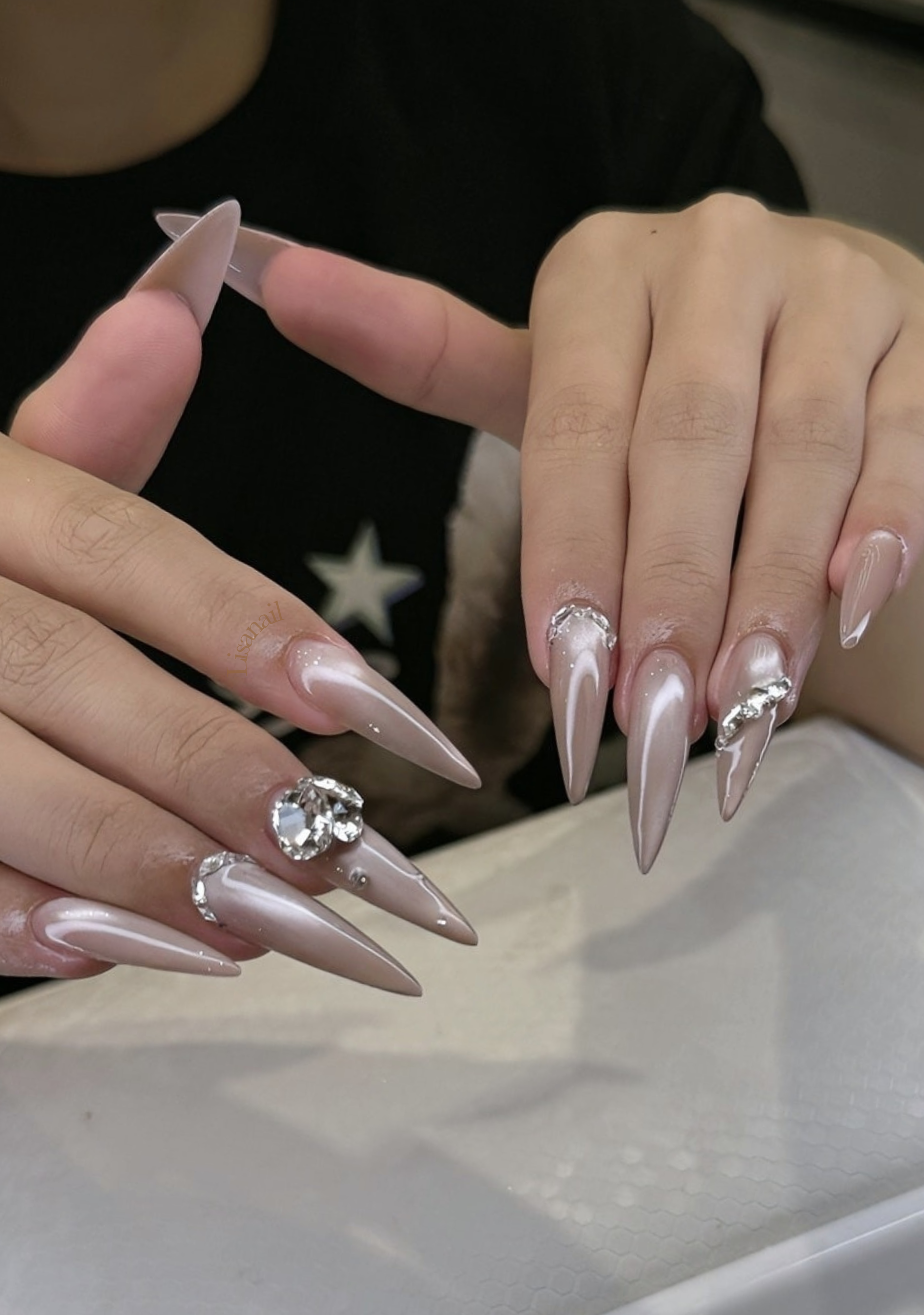 những mẫu nail đẹp cho móng dài