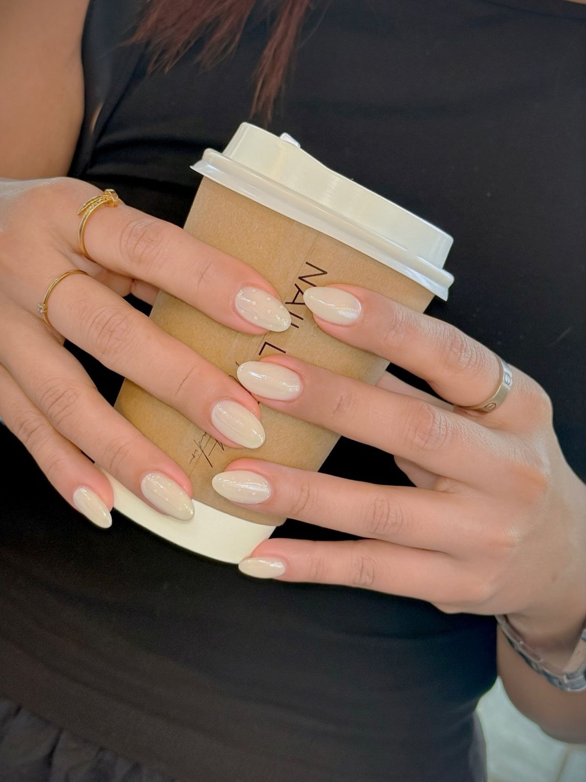 màu nail đơn giản làm sáng da