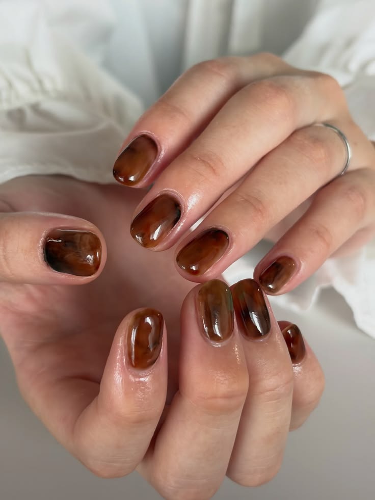 các mẫu nail màu nâu đất