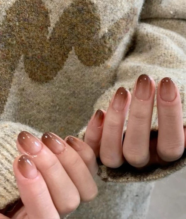 các mẫu nail màu nâu đất