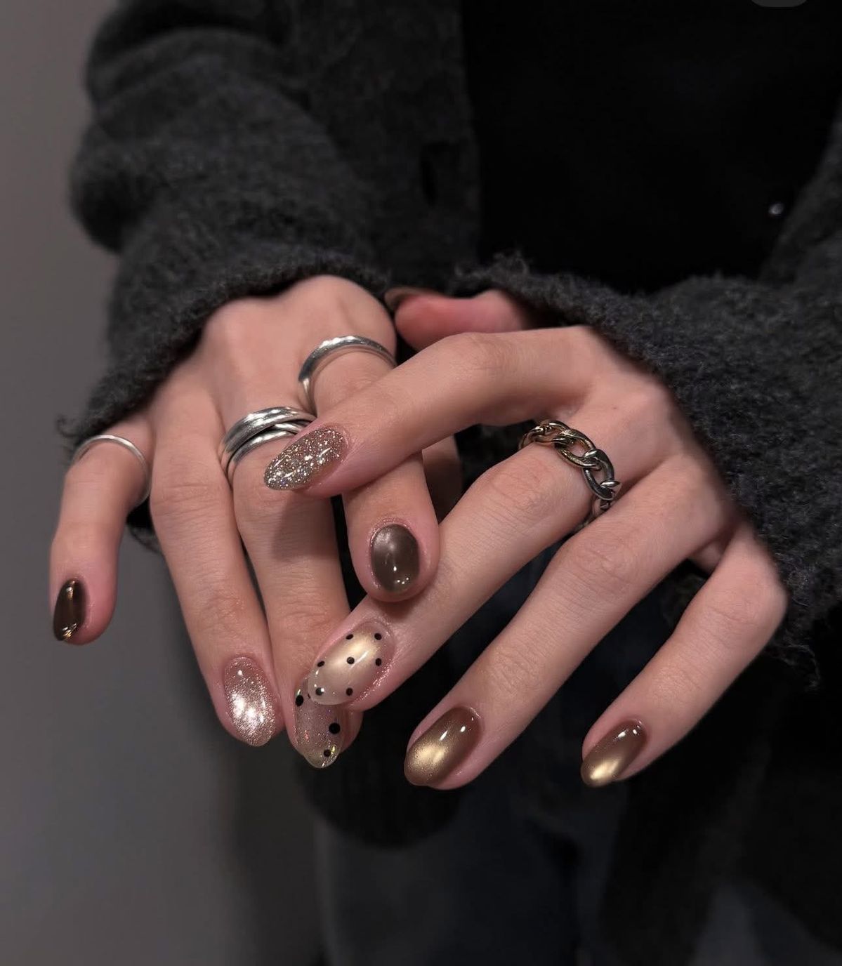 các mẫu nail màu nâu đất