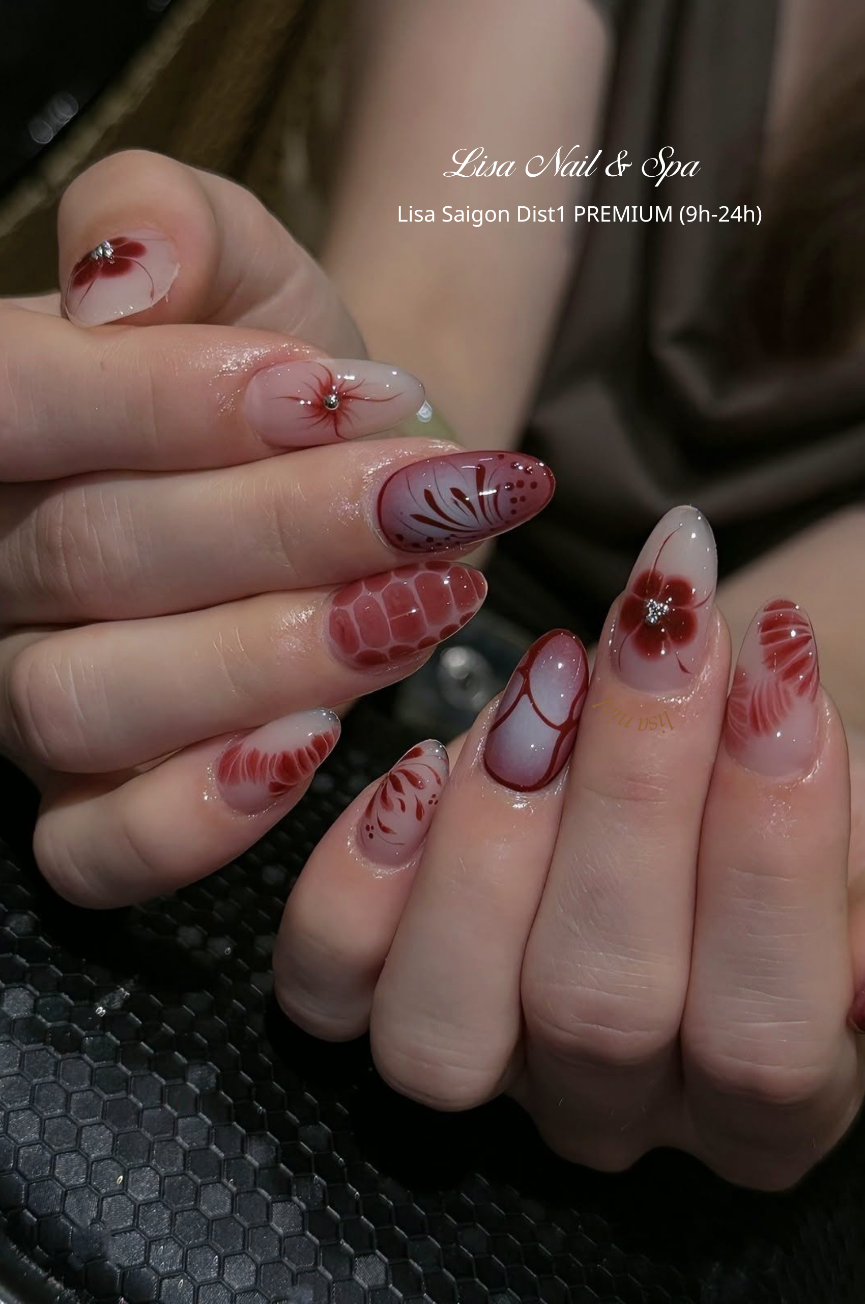 nail salon open late today