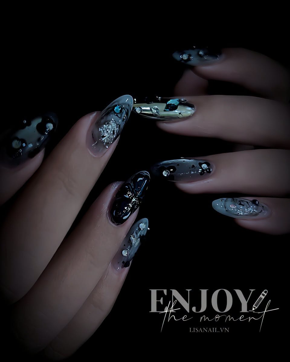 nail salon open late 