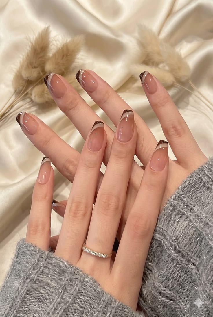 mẫu nail màu nude